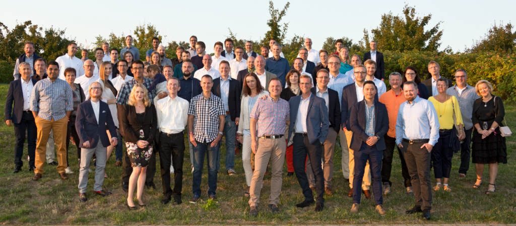 Das Bild zeigt das Team CAS AG, welches als Top-Arbeitgeber Deutschland Mittelstand 2022 ausgezeichnet ist