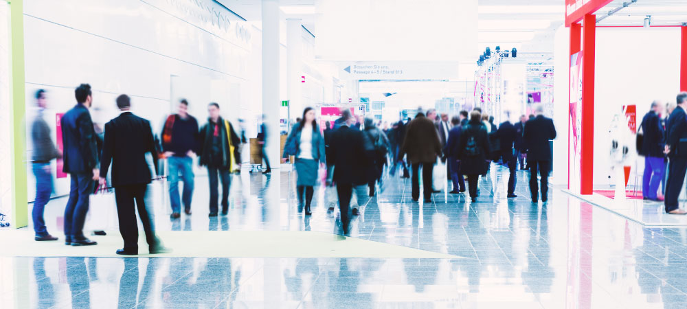 Messebesucher auf der Handelsmesse EuroCIS2022 für Retailkunden in Düsseldorf CAS AG stellt mit RetailOneSolution aus