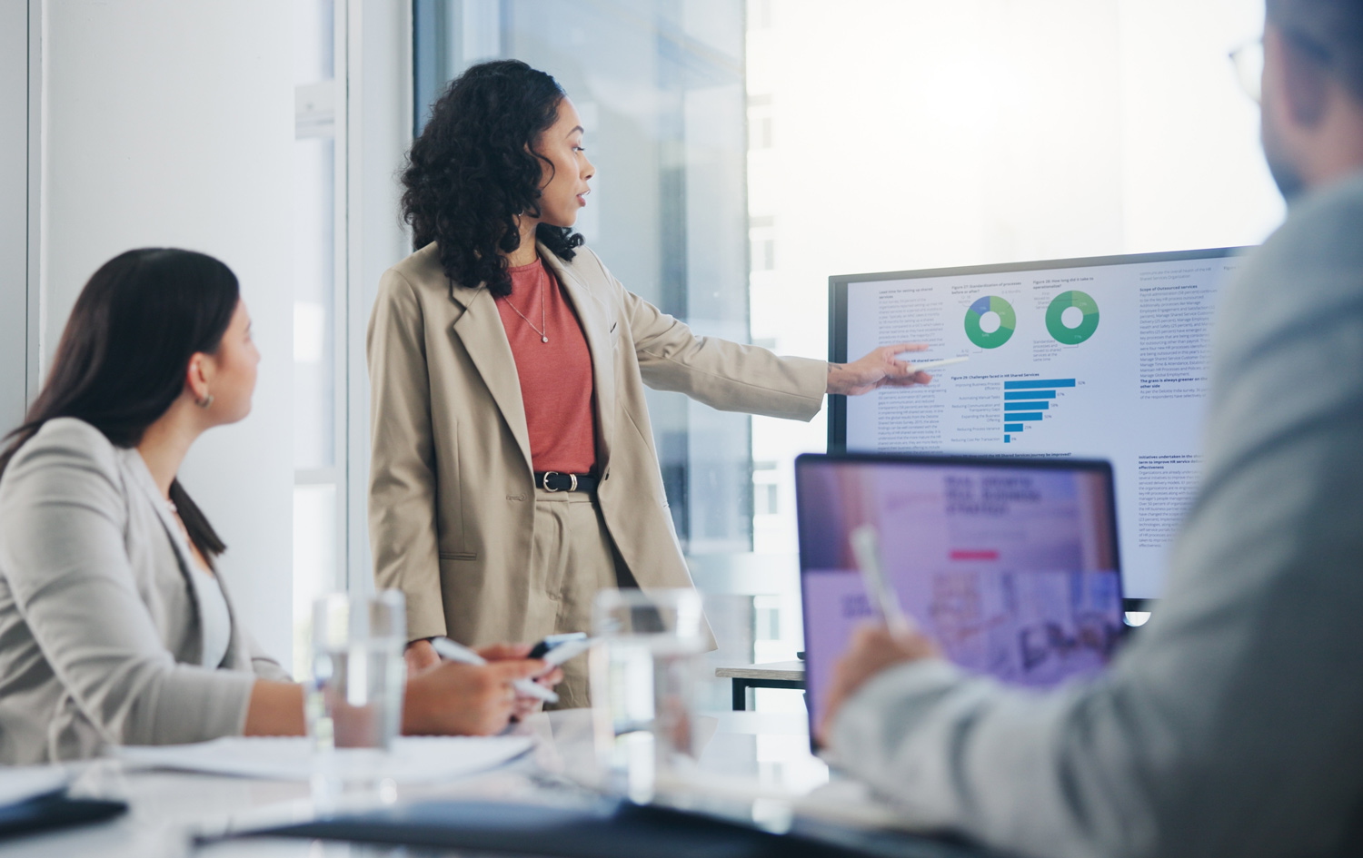 Offene Stellen Applications • Products • Solutions